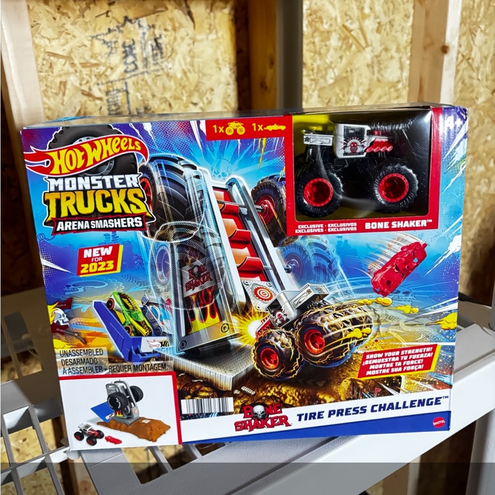 Monster Trucks Tire Press Challenge Set
